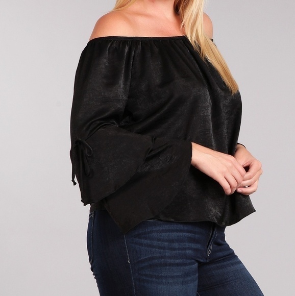 Black Off-the-Shoulder Top - Picture 2 of 4